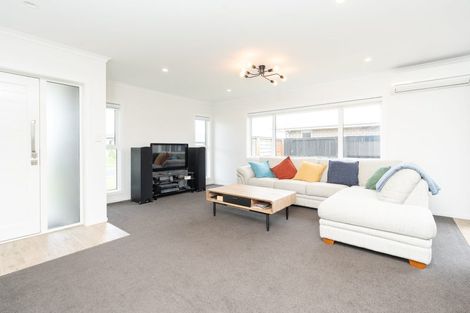 Photo of property in 33 Ladeira Place, Fitzroy, Hamilton, 3206