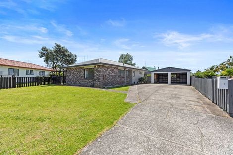 Photo of property in 1 Emery Place, Papamoa Beach, Papamoa, 3118