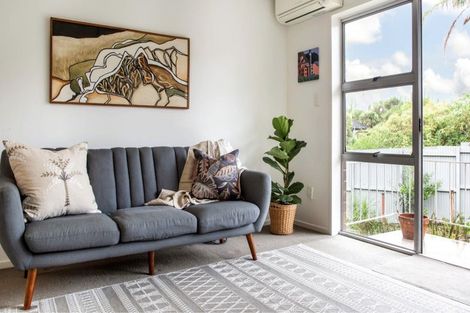 Photo of property in 2/20 Hinau Street, New Lynn, Auckland, 0600