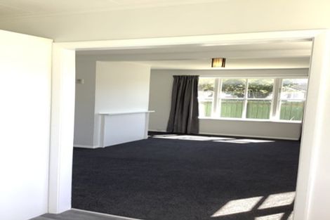 Photo of property in 32 Pearce Crescent, Taita, Lower Hutt, 5011