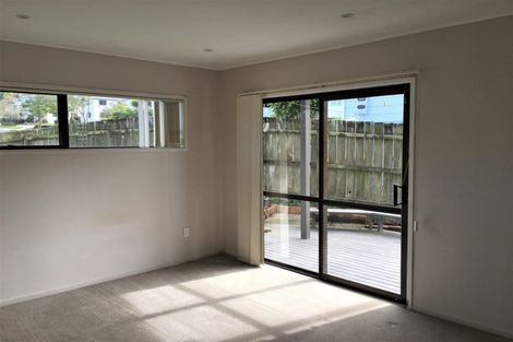 Photo of property in 43 Deverell Place, Northcross, Auckland, 0632