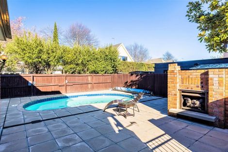 Photo of property in 15 Thurlestone Place, Burnside, Christchurch, 8053