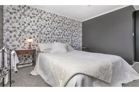 Photo of property in 19-21 Kauri Drive, Kumeu, 0810