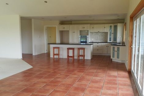 Photo of property in 118 Upper Orewa Road, Wainui, Silverdale, 0992