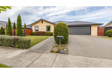 Photo of property in 16 Huntingdon Drive, Rangiora, 7400