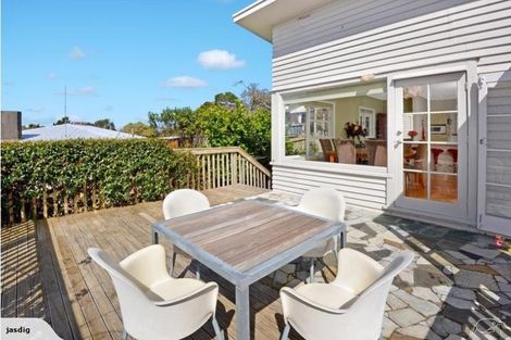 Photo of property in 135a Mokoia Road, Birkenhead, Auckland, 0626