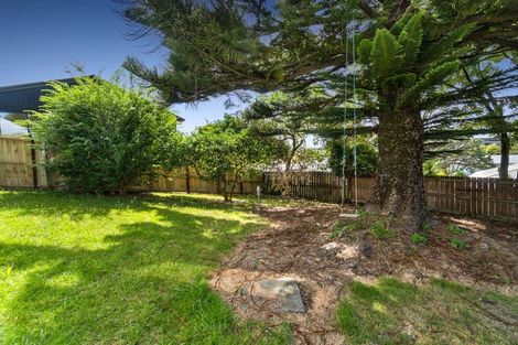 Photo of property in 49 Hyperion Drive, Randwick Park, Auckland, 2105