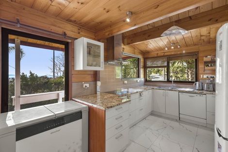 Photo of property in 205 Whangaparaoa Road, Red Beach, 0932