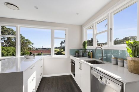 Photo of property in 51 Glanmire Road, Newlands, Wellington, 6037