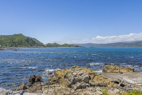Photo of property in 170 Breaker Bay Road, Breaker Bay, Wellington, 6022
