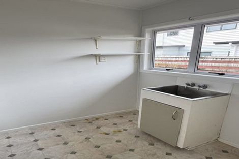 Photo of property in 25 Moor Avenue, Te Atatu Peninsula, Auckland, 0610