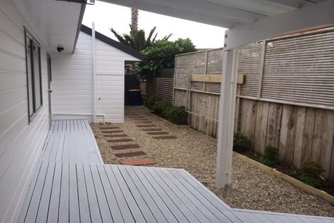 Photo of property in 1 Bridgehead Cove, West Harbour, Auckland, 0618