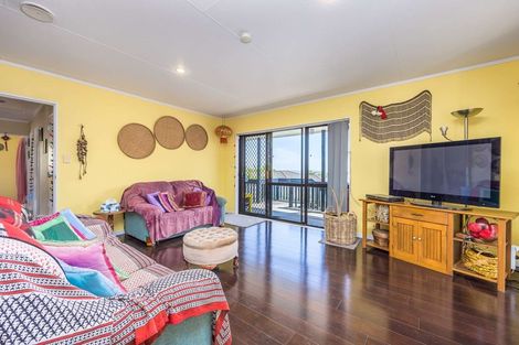 Photo of property in 32 Wai Iti Place, Clendon Park, Auckland, 2103
