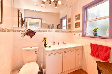 Photo of property in 76a Shakespear Road, Army Bay, Whangaparaoa, 0930