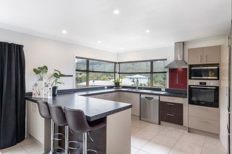 Photo of property in 5 Mcewen Crescent, Riverstone Terraces, Upper Hutt, 5018