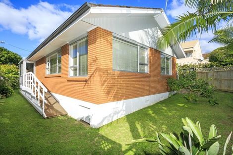 Photo of property in 2/1 Sylvan Park Avenue, Milford, Auckland, 0620