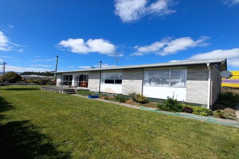 Photo of property in 1 Grove Burn Road, Tuatapere, 9620