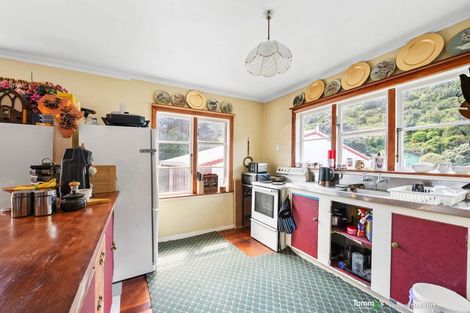 Photo of property in 70 Happy Valley Road, Owhiro Bay, Wellington, 6023