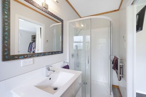 Photo of property in 11 Horomona Road, Paekakariki, 5034