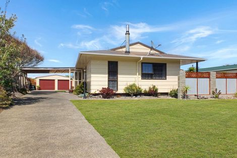 Photo of property in 20 Cousins Avenue East, Foxton Beach, Foxton, 4815