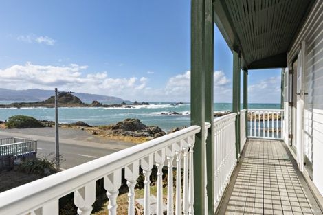 Photo of property in 346 The Esplanade, Island Bay, Wellington, 6023