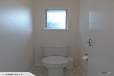 Photo of property in 2/60 Ayton Drive, Totara Vale, Auckland, 0629