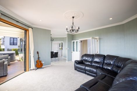 Photo of property in 87 Eliot Street, New Plymouth, 4310