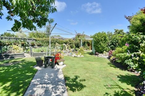 Photo of property in 90 Willowview Drive, Redwood, Christchurch, 8051