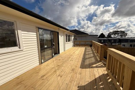 Photo of property in 1/15 Netherlands Avenue, Kelston, Auckland, 0602