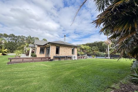 Photo of property in 30 Foster Road, Kumeu, 0891