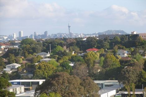 Photo of property in 75b Target Road, Totara Vale, Auckland, 0629