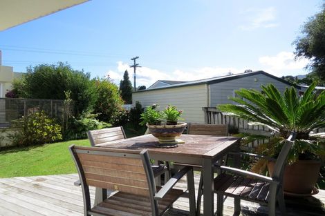 Photo of property in 90 Victoria Street, Coromandel, 3506