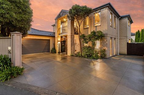 Photo of property in 137 Centaurus Road, Saint Martins, Christchurch, 8022