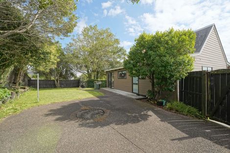 Photo of property in 2 Raelene Place, Massey, Auckland, 0614