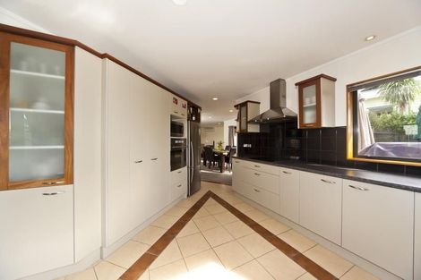 Photo of property in 19 Farquhar Road, Glendene, Auckland, 0602