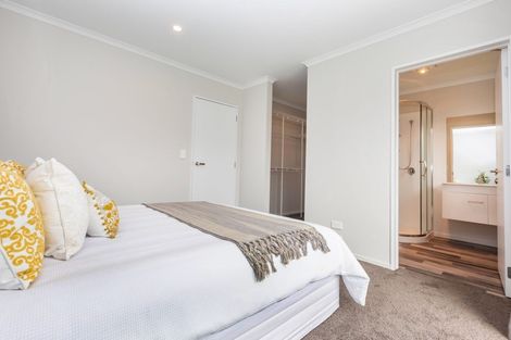 Photo of property in 7 Fairbairn Close, Halswell, Christchurch, 8025