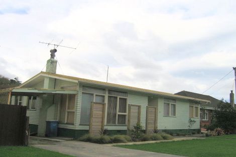 Photo of property in 18 Findlay Street, Tawa, Wellington, 5028