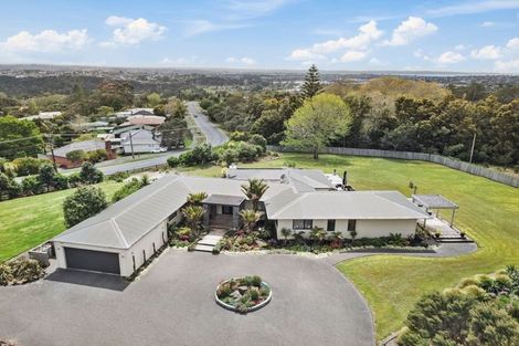 Photo of property in 35 Holdens Road, Henderson, Auckland, 0612
