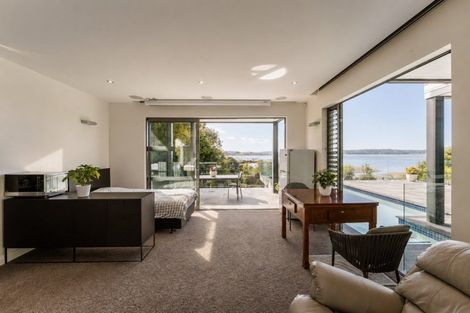 Photo of property in 28 Mansion Court, West Harbour, Auckland, 0618