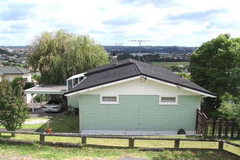 Photo of property in 2/20 Sunset Road, Unsworth Heights, Auckland, 0632