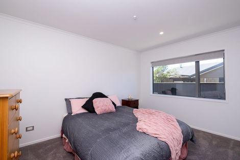 Photo of property in 12 Montague Grove, Stratford, 4332