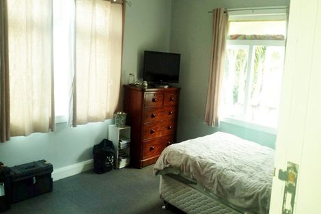 Photo of property in 4050 Great North Road, Glen Eden, Auckland, 0602