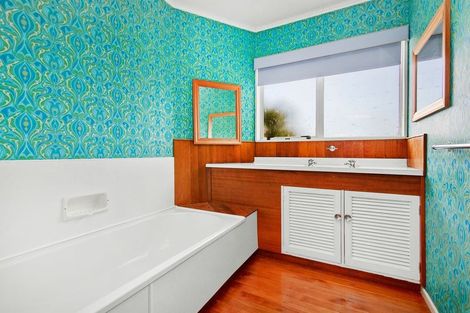 Photo of property in 4 Saint Hildas Glade, Tawa, Wellington, 5028