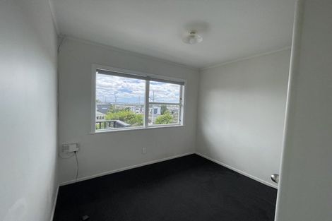 Photo of property in 98 Tirimoana Road, Te Atatu South, Auckland, 0602