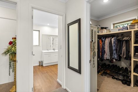 Photo of property in 92 Willowview Drive, Redwood, Christchurch, 8051