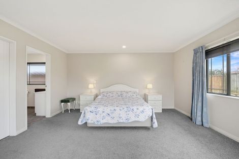 Photo of property in 52 Tennyson Avenue, Kelvin Grove, Palmerston North, 4414