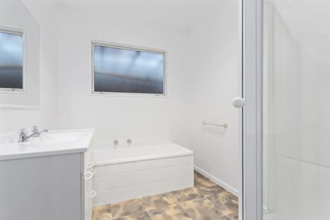 Photo of property in 22 Whangaparaoa Road, Red Beach, 0932