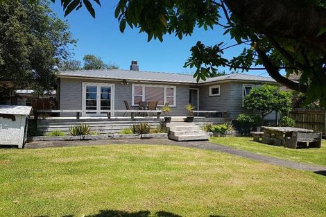 Photo of property in 37 Edmonton Road, Henderson, Auckland, 0612