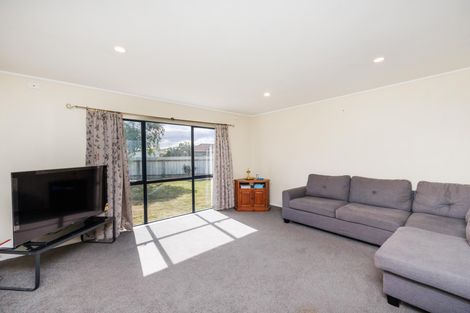 Photo of property in 28 Peppertree Glade, Kelvin Grove, Palmerston North, 4414