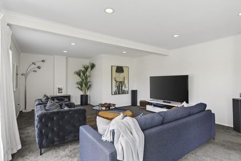 Photo of property in 5 Whitby Place, Westown, New Plymouth, 4310